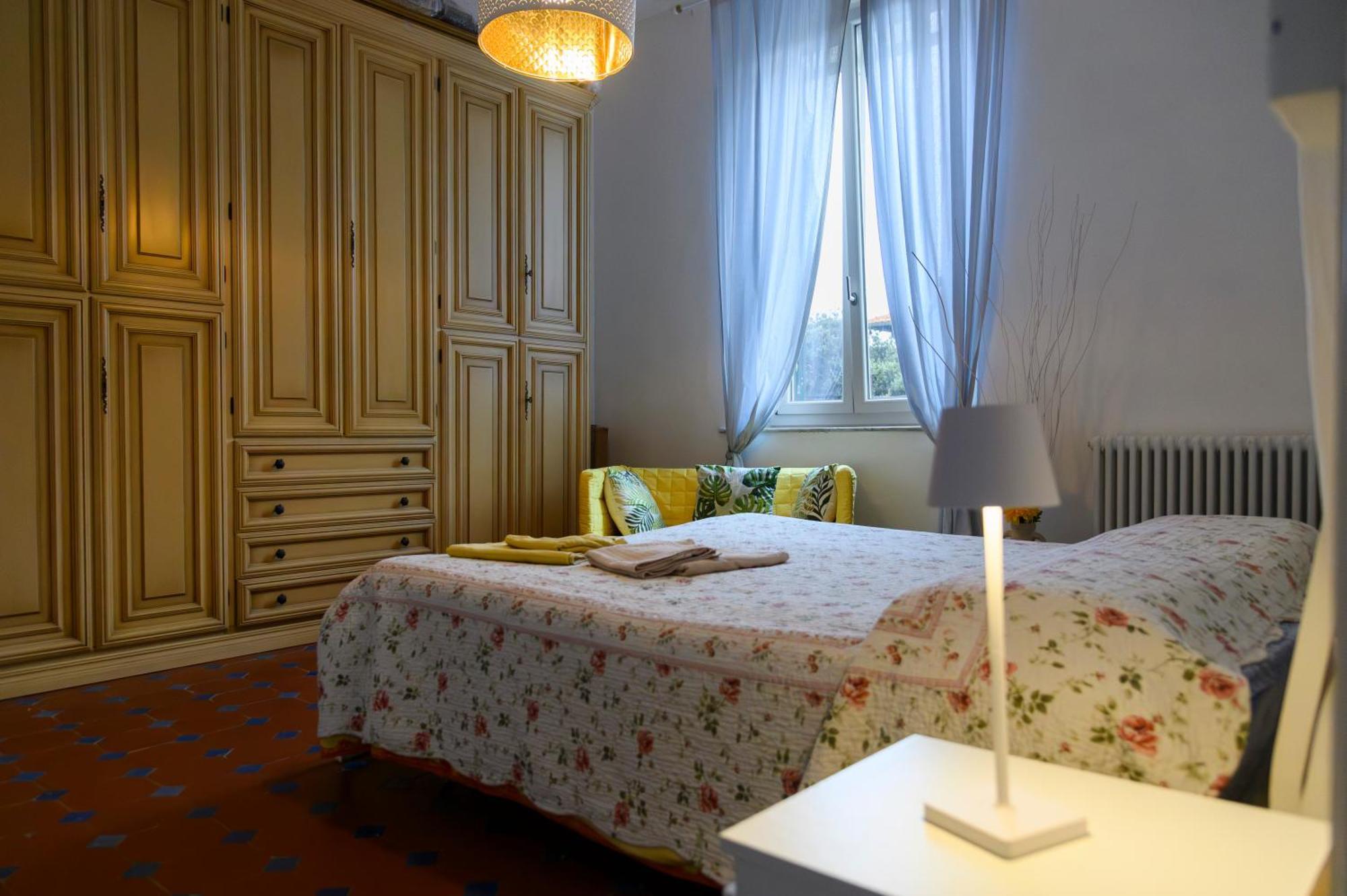 Апартаменты Silvia'S House Марина-ди-Пиза Экстерьер фото